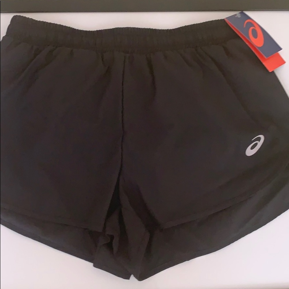 NWT! Oasics black athletic shorts with lining -M